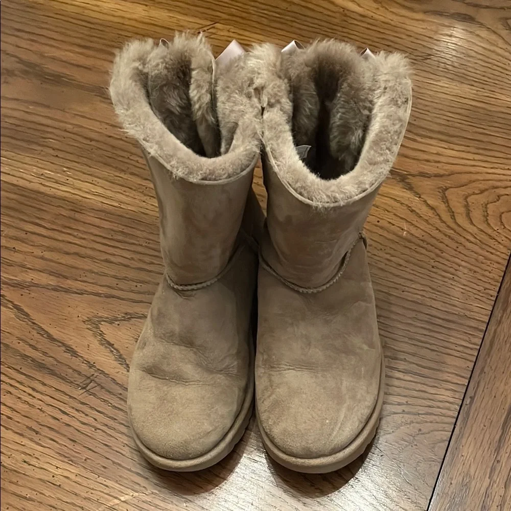 Ugg Bailey Tan Boots,‎ size 8